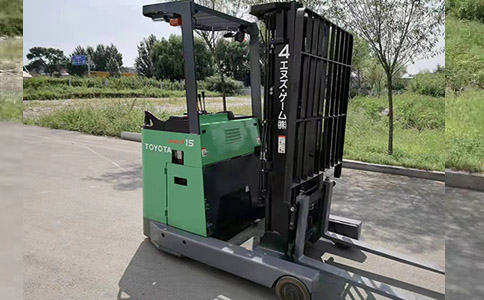 加力電動(dòng)叉車(chē)廠(chǎng)家生產(chǎn)車(chē)間-沈陽(yáng)興隆瑞